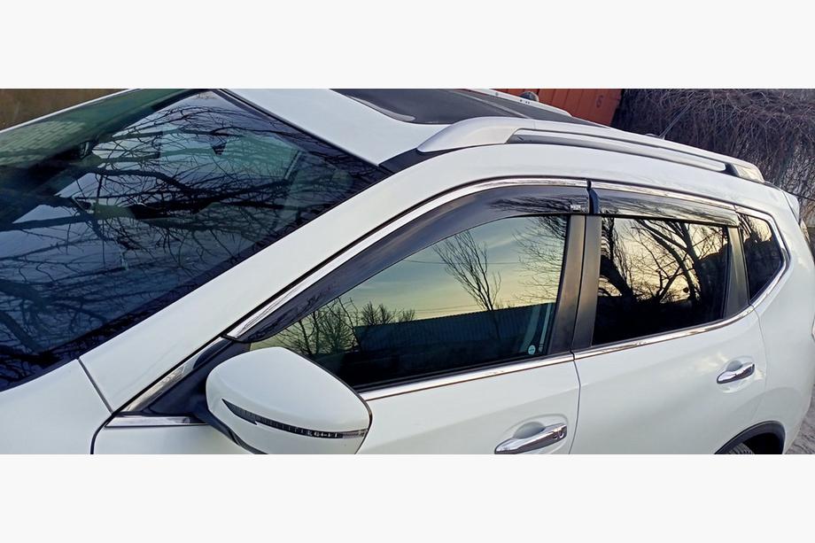 Nissan X-trail T32/Rogue 2014-2021 Deflettori Finestrini con Modanatura Cromata (4 pz, Niken) Foto 6