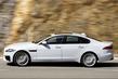 La seconda generazione di un premio berlina Jaguar XF foto 2