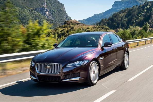 La seconda generazione di un premio berlina Jaguar XF
