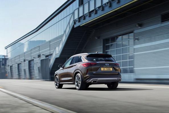 Premium compatto crossover Infiniti QX50 Foto 10