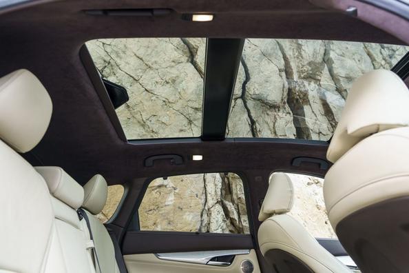 Premium compatto crossover Infiniti QX50 Foto 8