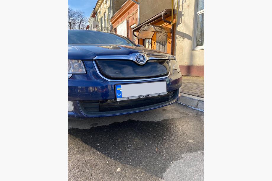 Skoda Superb 2009-2015 Copertura invernale per griglia (Superiore, 2008-2013) Foto 5
