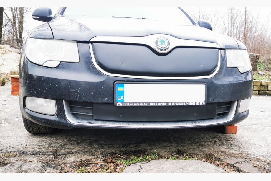 Skoda Superb 2009-2015 Copertura invernale per griglia (Superiore, 2008-2013) Foto 3