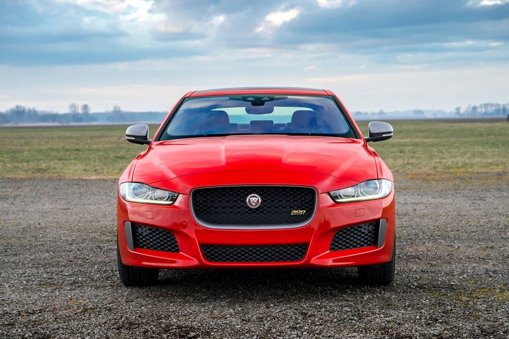 Recensione premio berlina Jaguar XE