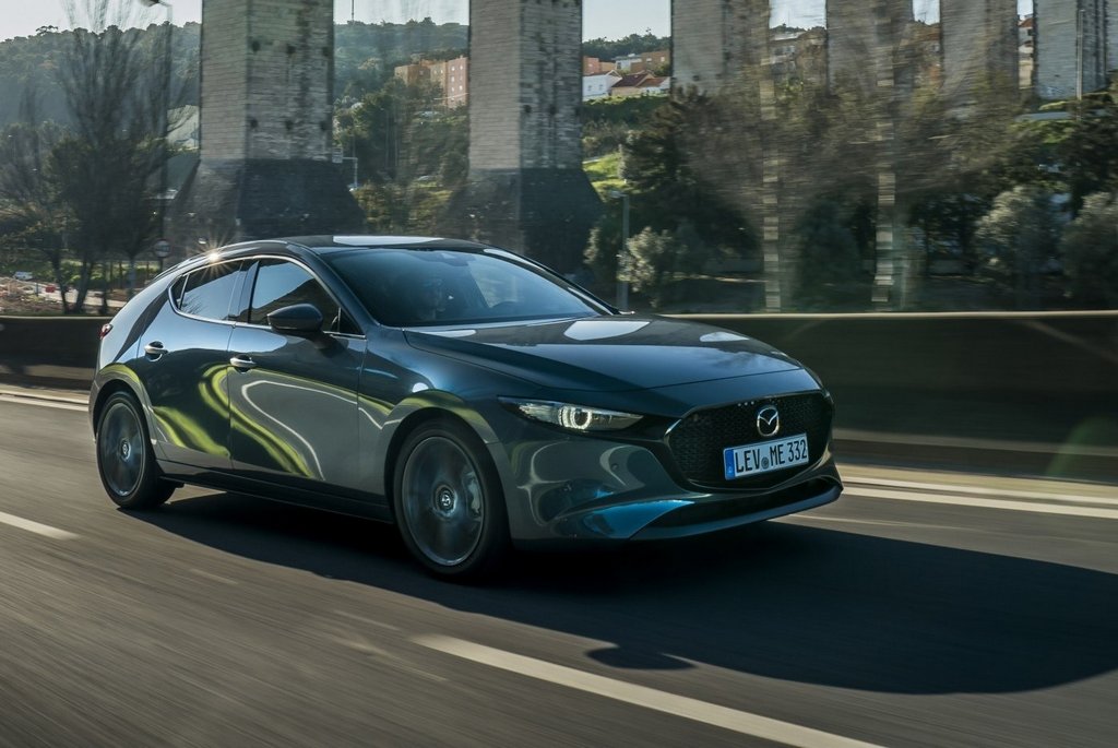 Berlina compatta di Mazda 3 di quarta generazione