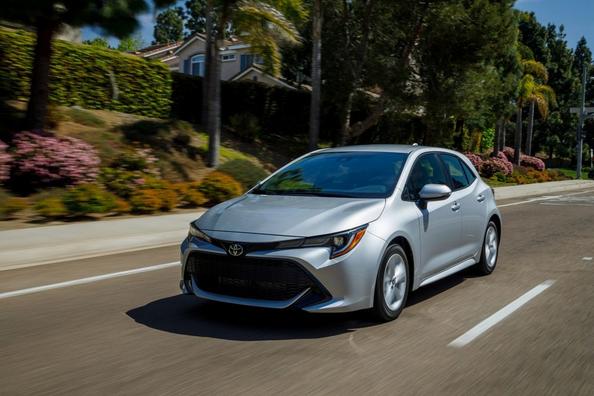 Una nuova generazione di cinque porte berlina Toyota Corolla Foto 2