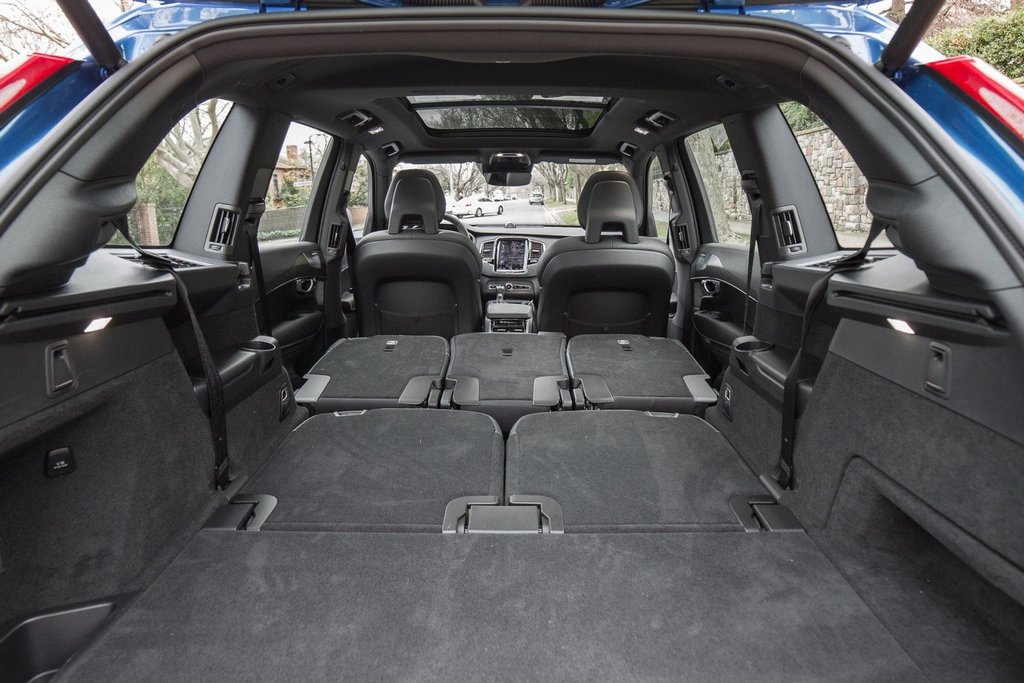 Medie dimensioni di crossover suv Volvo XC90 seconda generazione