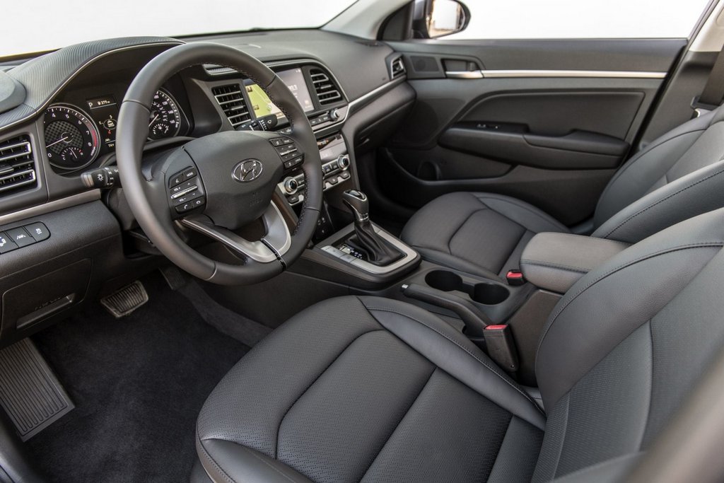 Berlina compatta Hyundai Elantra in una forma aggiornata