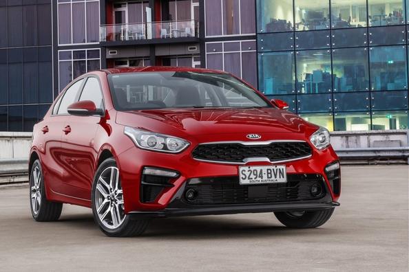 Berlina compatta Kia Cerato di quarta generazione Foto 11