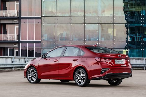 Berlina compatta Kia Cerato di quarta generazione Foto 2