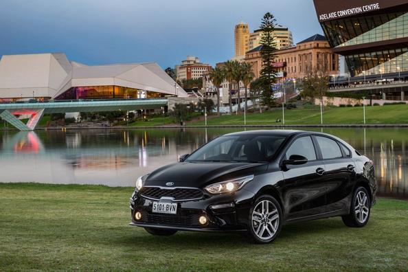 Berlina compatta Kia Cerato di quarta generazione Foto 4