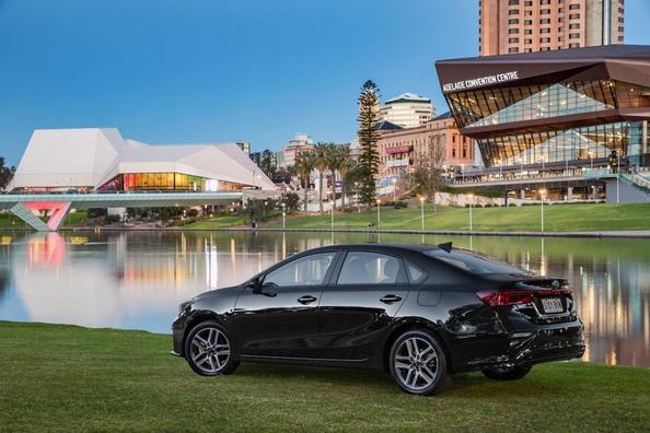 Berlina compatta Kia Cerato di quarta generazione Foto 5