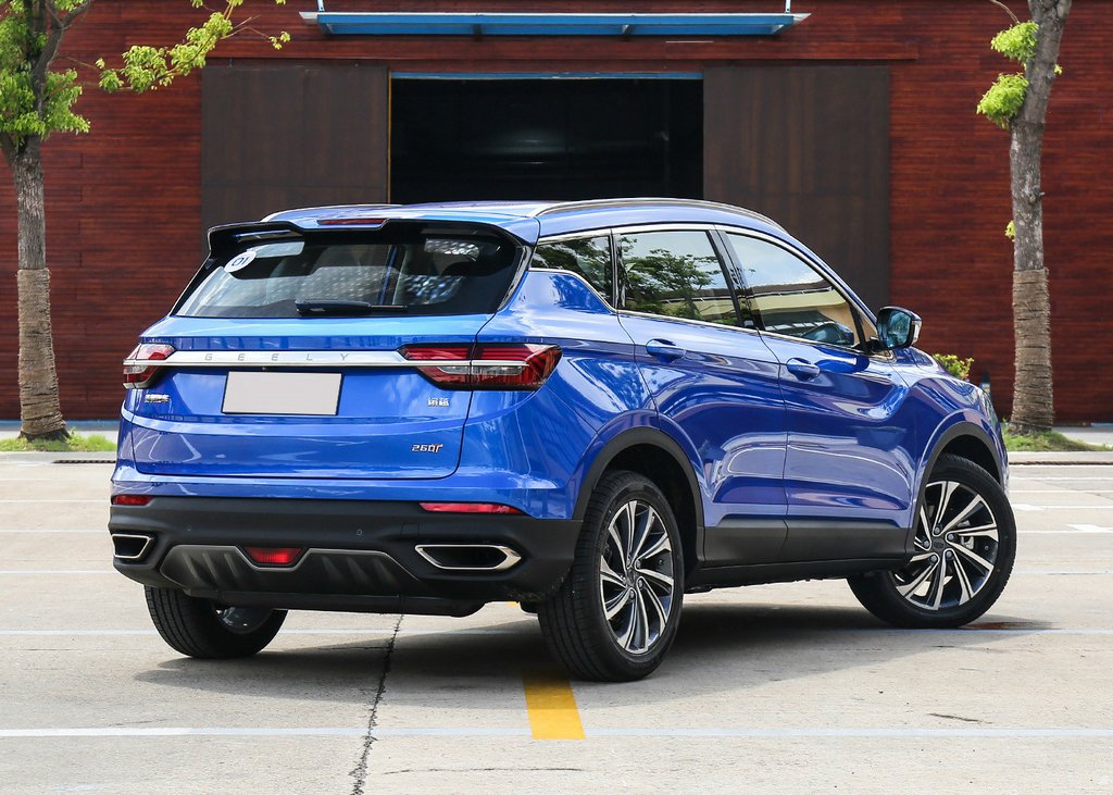 Recensione di un crossover compatto Geely SX11