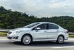 Panoramica di una berlina compatta Peugeot 408 foto 9