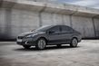 Panoramica di una berlina compatta Peugeot 408 foto 8