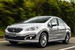 Panoramica di una berlina compatta Peugeot 408 foto 2