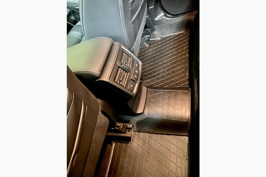 Subaru Forester 2018-2024 Tappetino tunnel posteriore (Stingray Premium) Foto 4