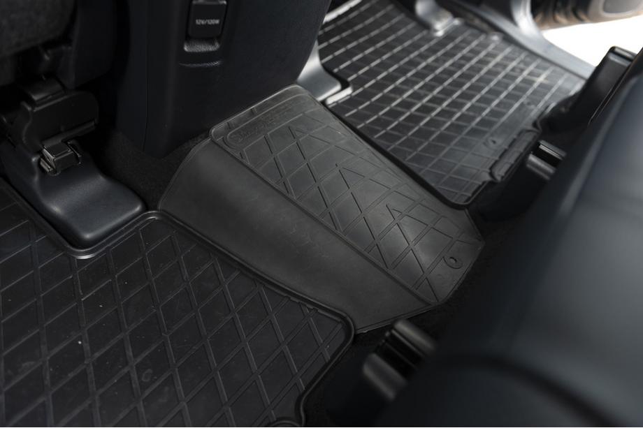 Toyota Land Cruiser Prado 150 2009-2023 Tappetino tunnel posteriore (Stingray Premium) Foto 3