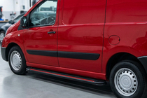 Citroen Jumpy 2007–2017 Pedane Laterali Maya Red (2 pz, Alluminio) foto 1