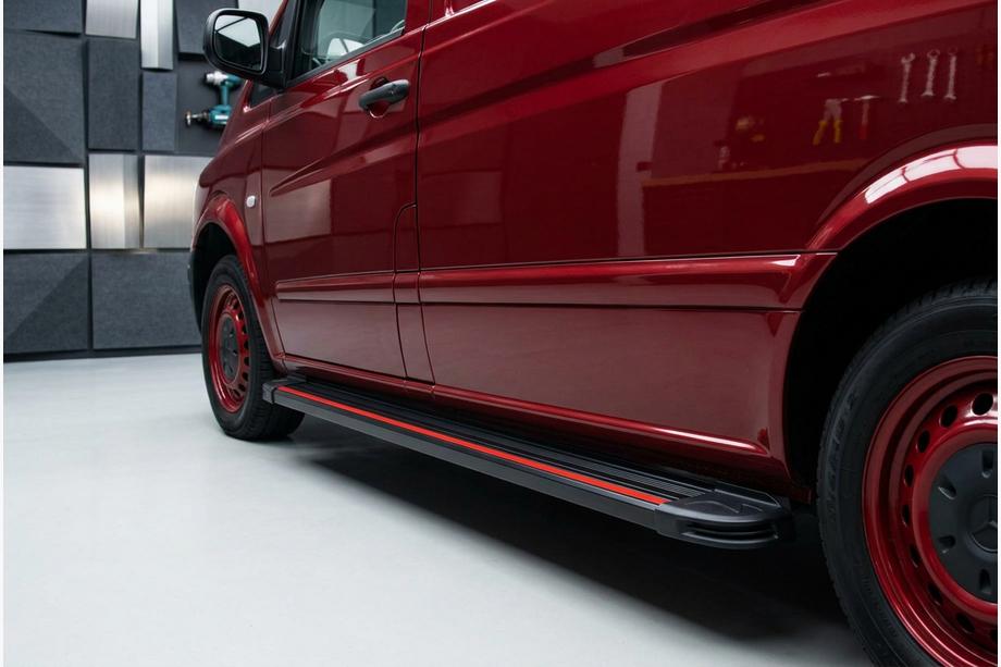 Mercedes Vito/V-class W447 2014- Pedane Laterali Maya Red-Black (2 pz, Alluminio) Corta e Media Foto 1