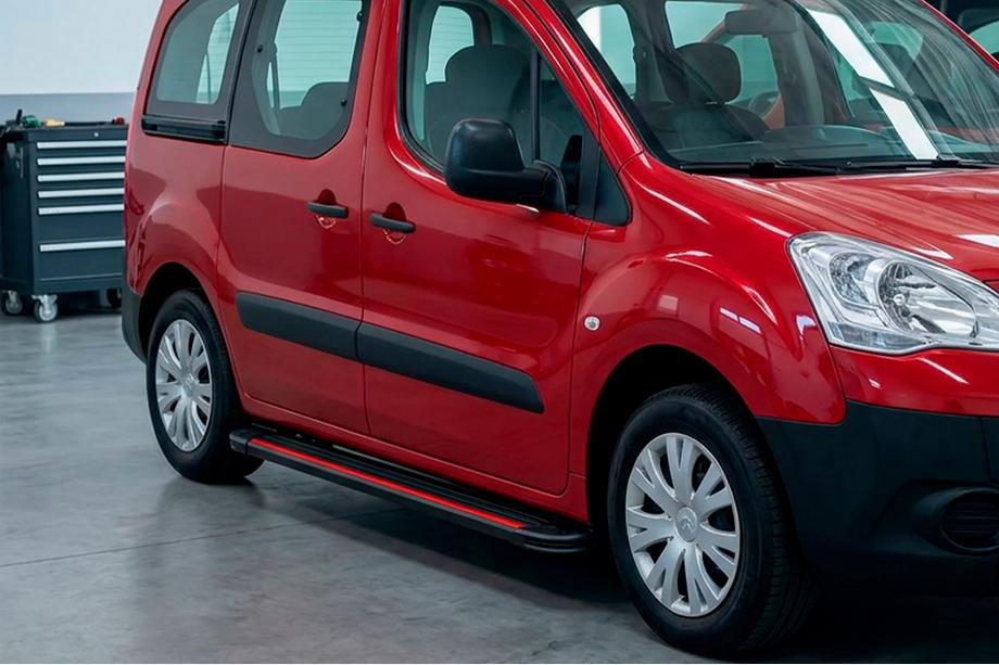 Peugeot Partner Tepee 2008-2018 Pedane Laterali Maya Red (2 pz, Alluminio) Foto 1