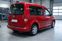 Volkswagen Caddy 2004-2010 Pedane Laterali Maya Red (2 pz, Alluminio) foto 1
