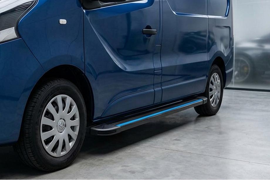 Opel Vivaro 2015-2019 Pedane Laterali Maya Blue (2 pz, Alluminio) Foto 1
