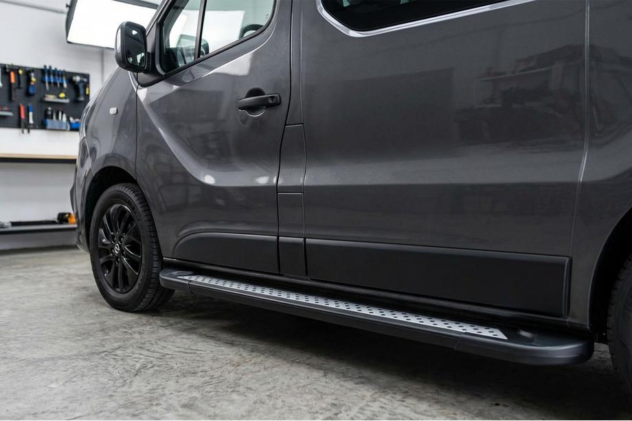 Opel Vivaro 2015-2019 Pedane Laterali New Vision Black (2 pz, Alluminio) Image