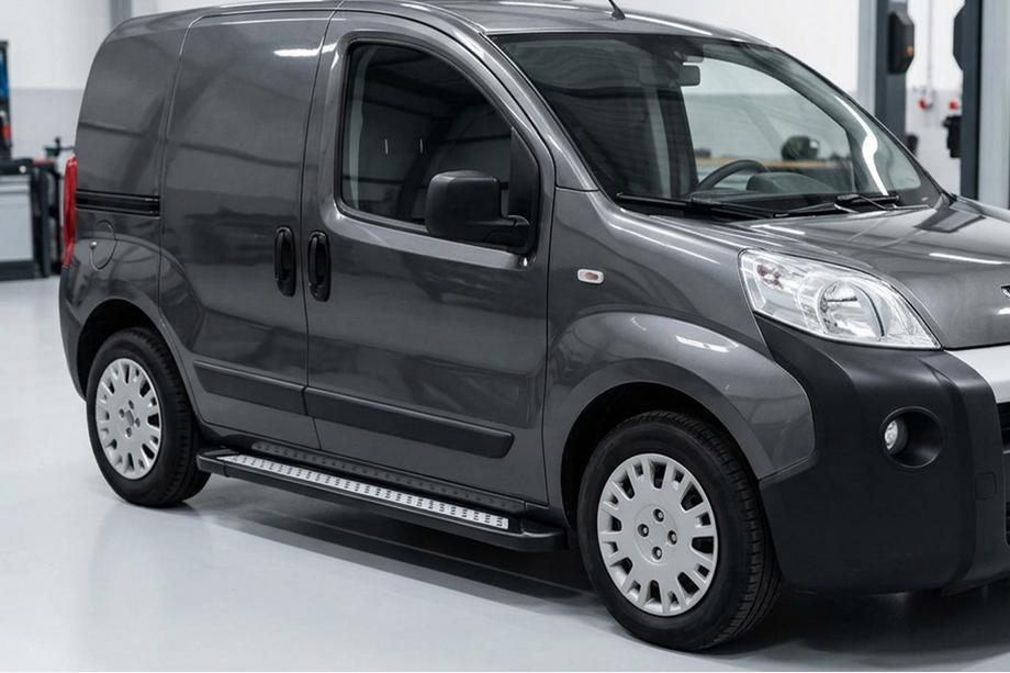Peugeot Bipper 2008-2017 Pedane Laterali New Vision Black (2 pz, Alluminio) Foto 1