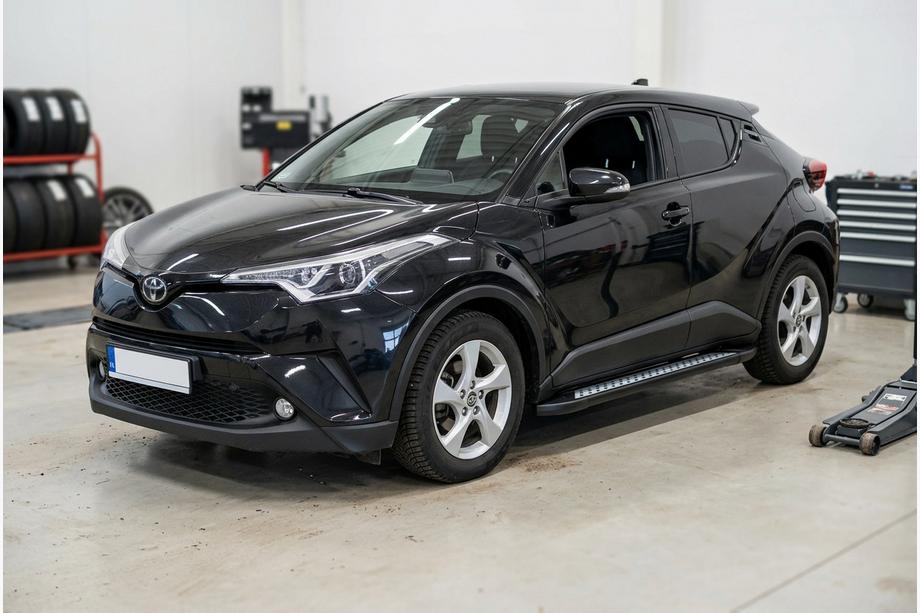 Toyota C-HR 2016-2023 Pedane Laterali New Vision Black (2 pz, Alluminio) Image