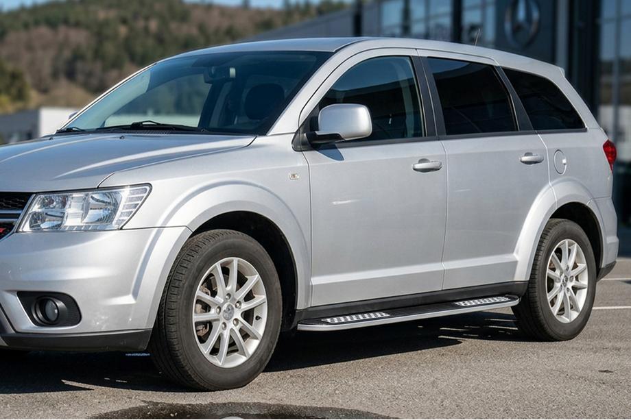 Fiat Freemont 2011-2016 Pedane Laterali Tayga V2 (2 pz, Alluminio) Image