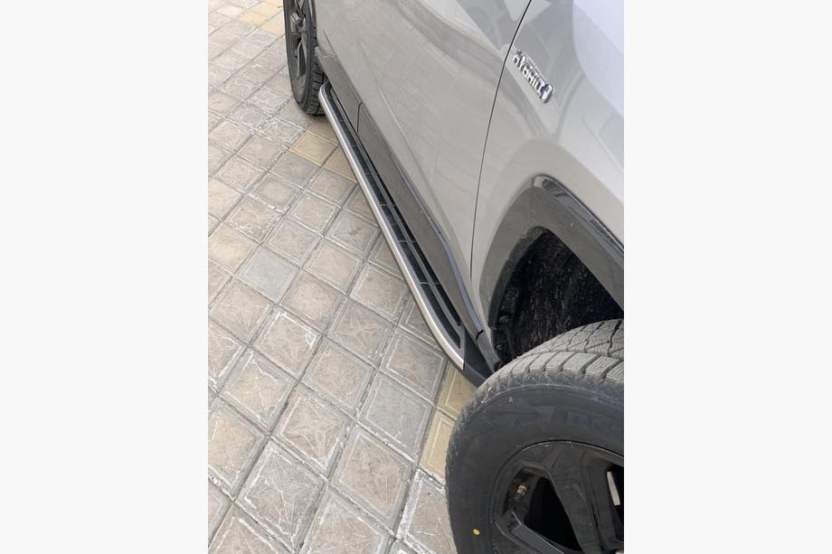 Toyota Rav 4 2019–2025 Pedane Laterali OEM V1A (2 pz, Alluminio) Foto 9