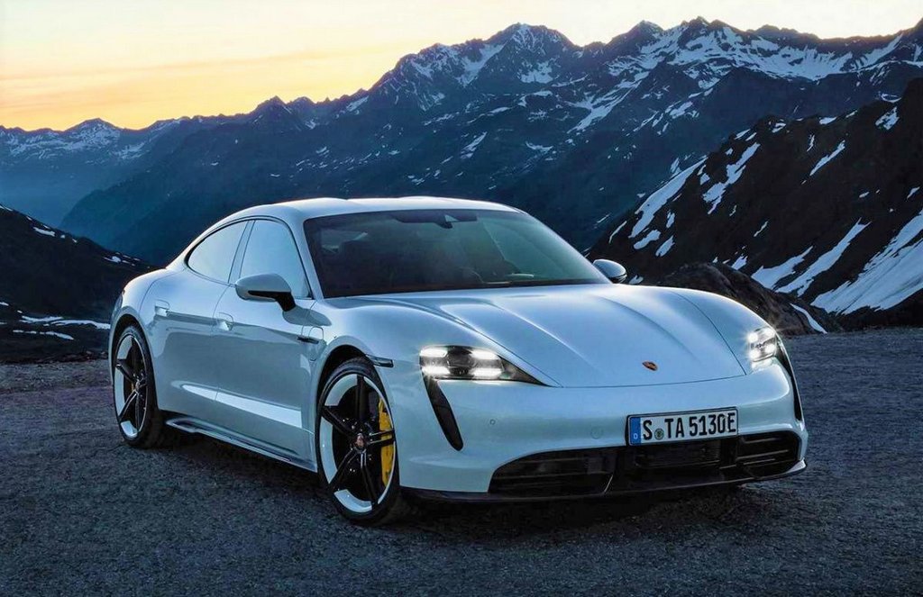 Elettrico, trazione integrale sport berlina Porsche Taycan