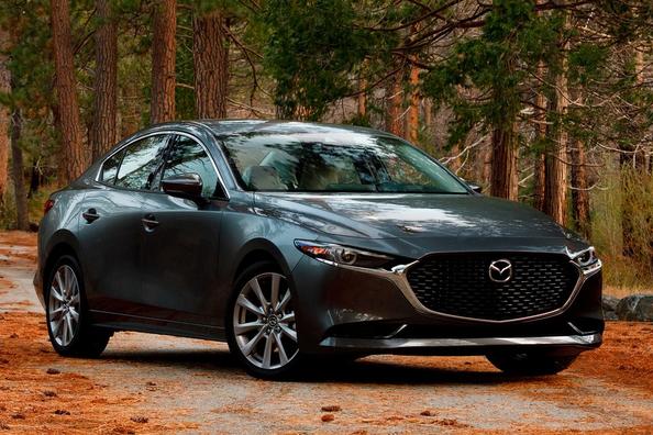 La quarta generazione della berlina compatta di Mazda 3