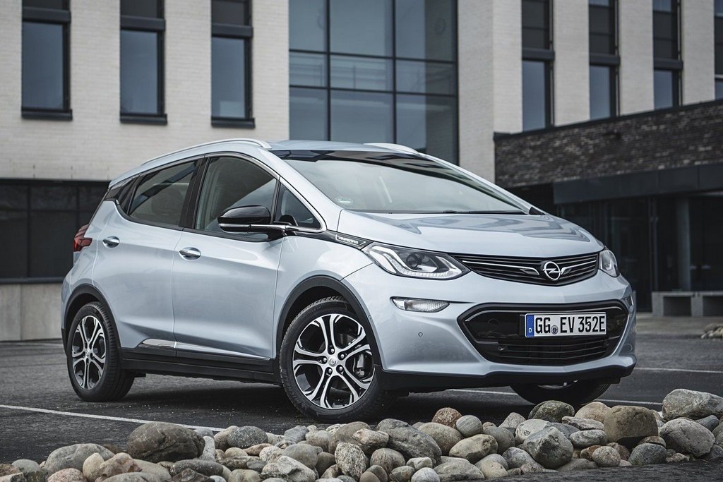 Sfoglia elettrico berlina compatta di Opel Ampera-e