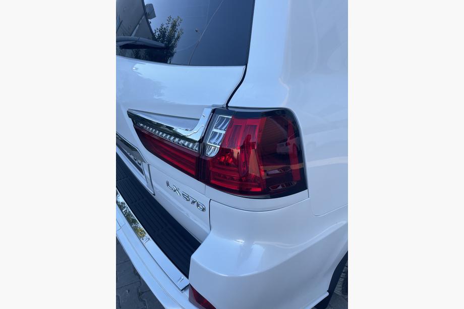 Lexus LX570/450d 2008-2022 Kit conversione facelift da modello 2008-2016 a TRD Superior (2016-2020) Foto 7