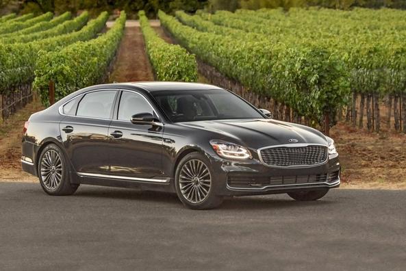 La seconda generazione della berlina executive KIA K900 Foto 4
