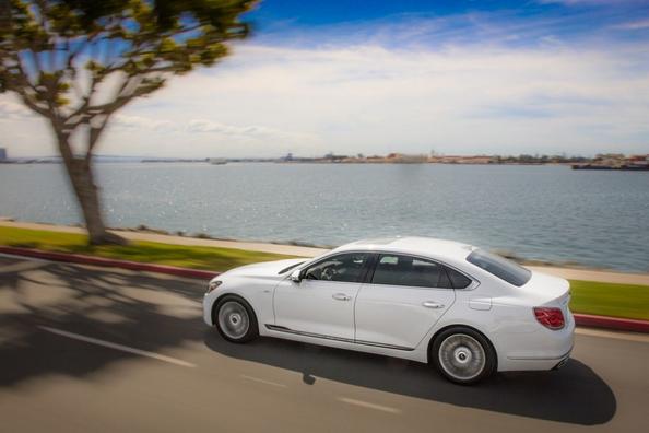 La seconda generazione della berlina executive KIA K900 Foto 3