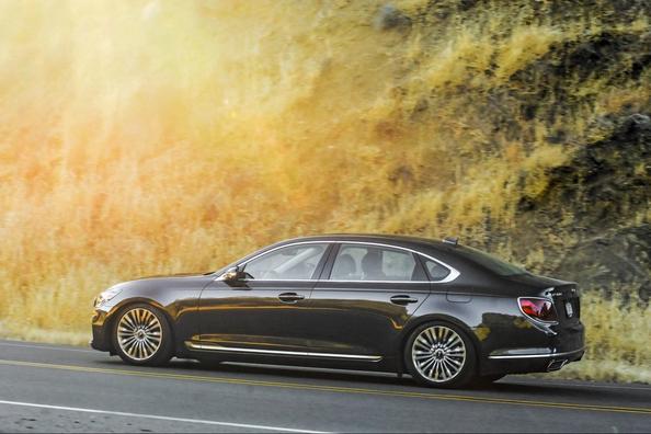 La seconda generazione della berlina executive KIA K900 Foto 15