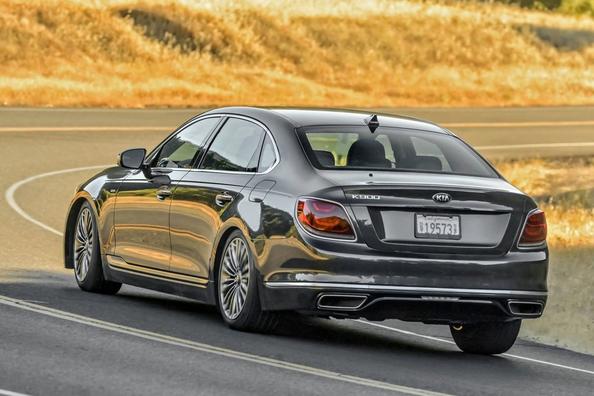 La seconda generazione della berlina executive KIA K900 Foto 14