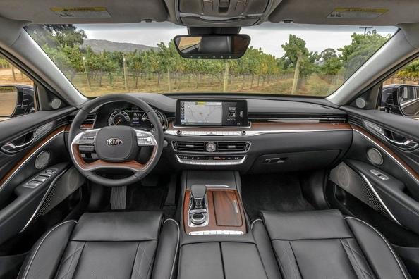 La seconda generazione della berlina executive KIA K900 Foto 6