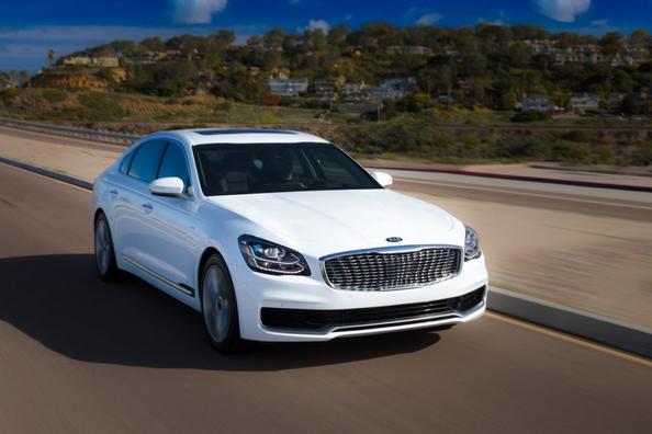 La seconda generazione della berlina executive KIA K900 Foto 2