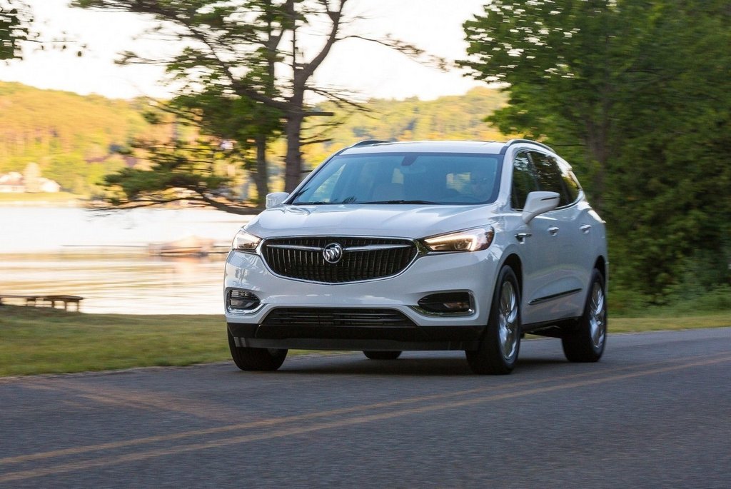 Sfoglia full-size crossover sette posti Buick Enclave