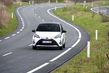 Recensione aggiornato costruisce berlina Toyota Yaris foto 4