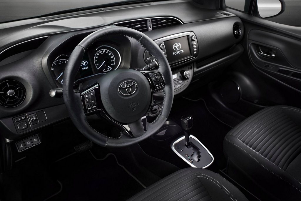 Recensione aggiornato costruisce berlina Toyota Yaris