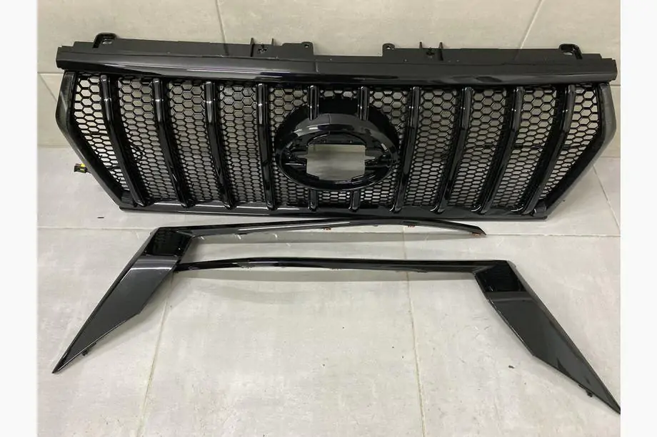Toyota Land Cruiser Prado 150 2009-2023 Griglia 2017↗ LED (Zeus Black, con palpebre Black) Foto 3