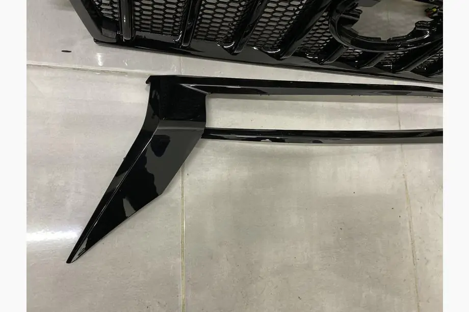 Toyota Land Cruiser Prado 150 2009-2023 Griglia 2017↗ LED (Zeus Black, con palpebre Black) Foto 4