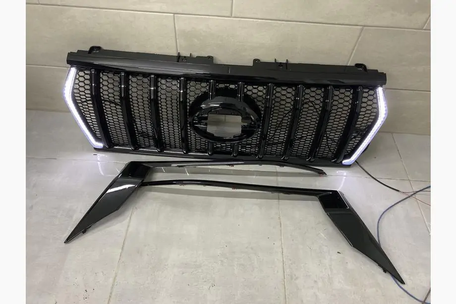 Toyota Land Cruiser Prado 150 2009-2023 Griglia 2017↗ LED (Zeus Black, con palpebre Black) Foto 5