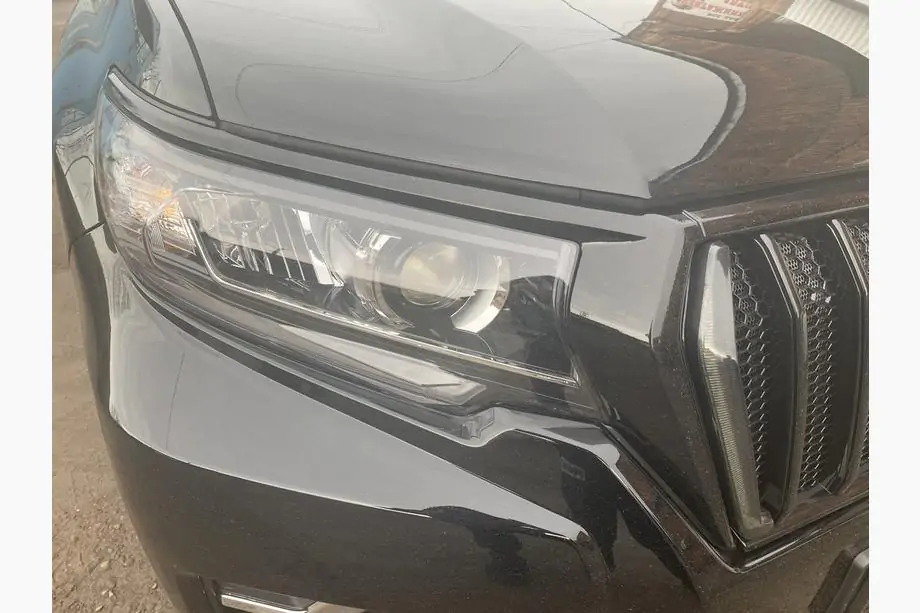 Toyota Land Cruiser Prado 150 2009-2023 Griglia 2017↗ LED (Zeus Black, con palpebre Black) Foto 6