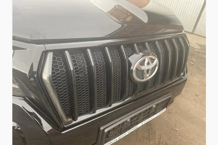 Toyota Land Cruiser Prado 150 2009-2023 Griglia 2017↗ LED (Zeus Black, con palpebre Black) Foto 7
